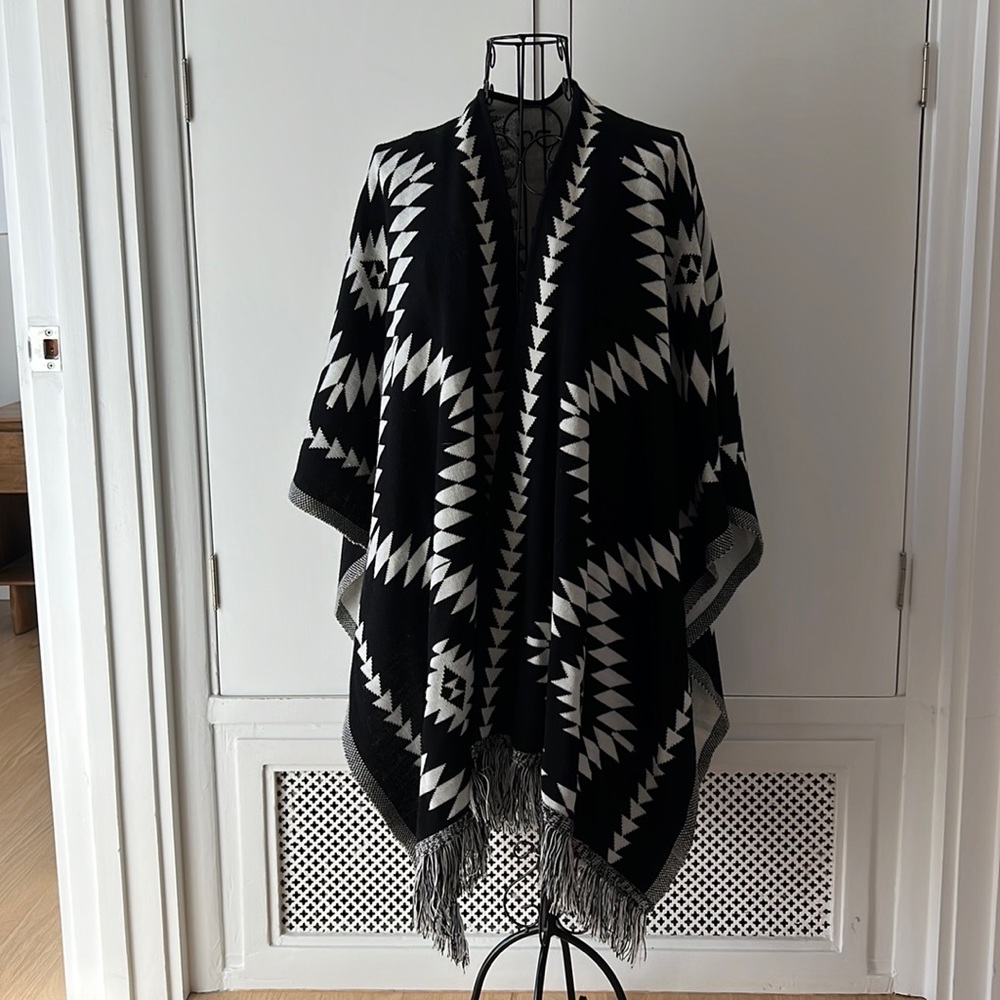 Black/White reversible cape
